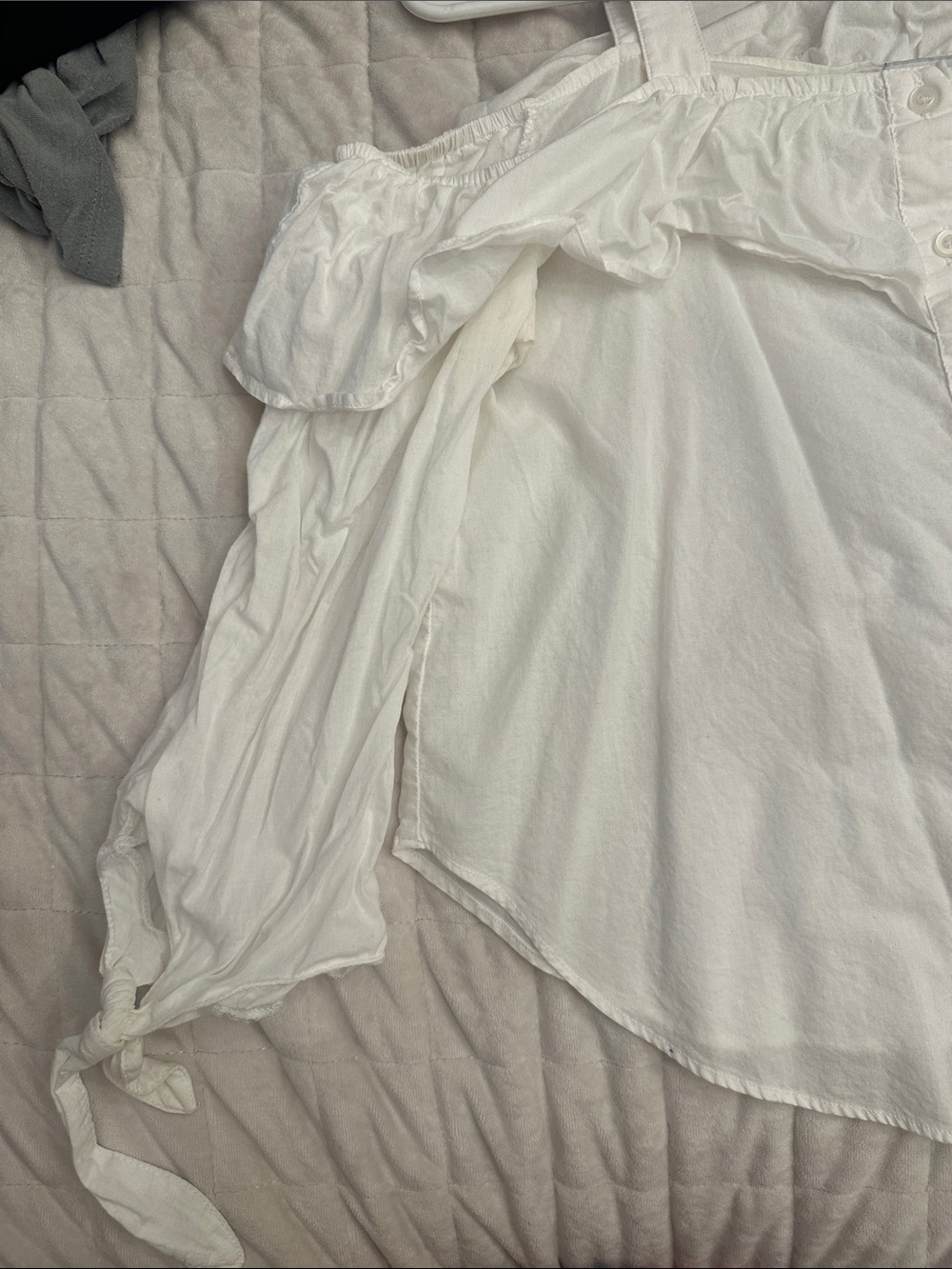 LOVE FIRE Cold-Shoulder Ruffle Button-Front Top in White Small - Picture 3 of 3
